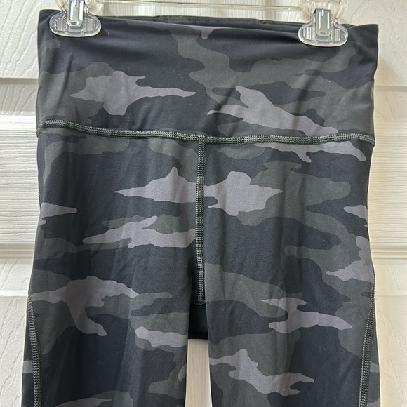 Athleta Ultimate 7/8 Tight *Camo - Picture 6 of 11